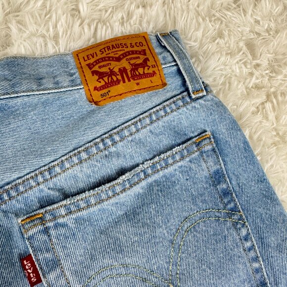Levi's Women's 501 Original Shorts Medium Indigo Pattern Size 26 EUC - Picture 7 of 9